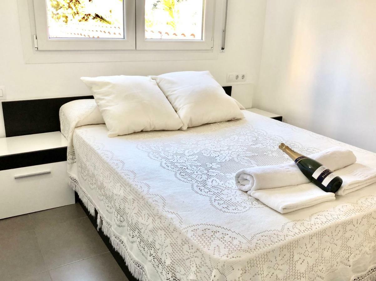 Chalet Doble Almadraba Villa Roses Kültér fotó